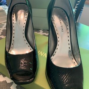 Gianni Bini black peep toe pumps